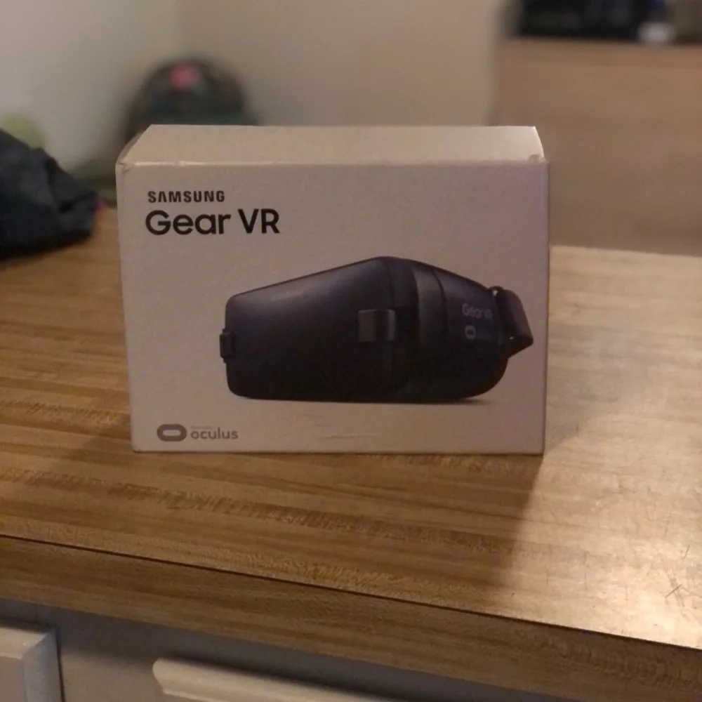 Samsung Gear VR powered by Oculus Blue Black New in box